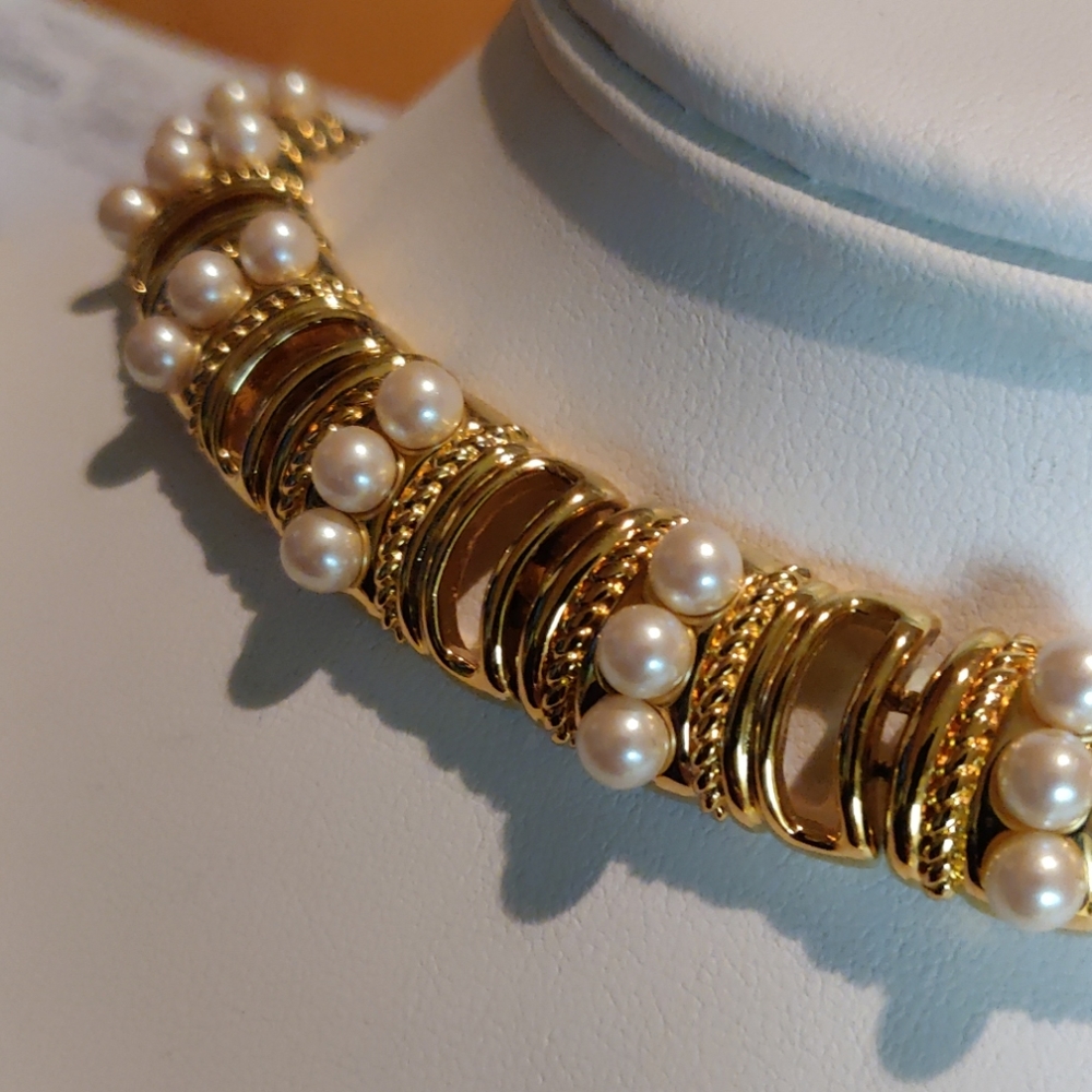 VTG rare Monet gold and pearl necklace (#15)